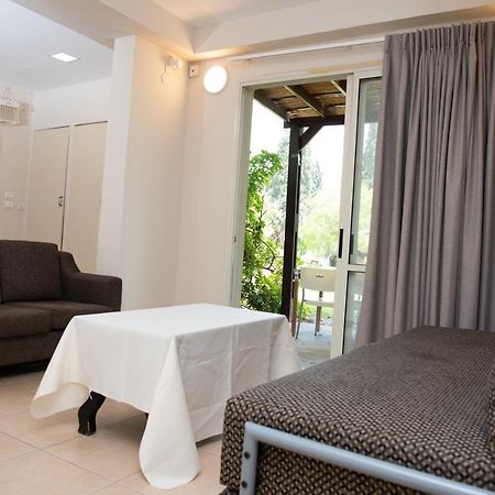 Kibbutz Tiratzvi - Country Lodging Tirat Ẕevi Kültér fotó