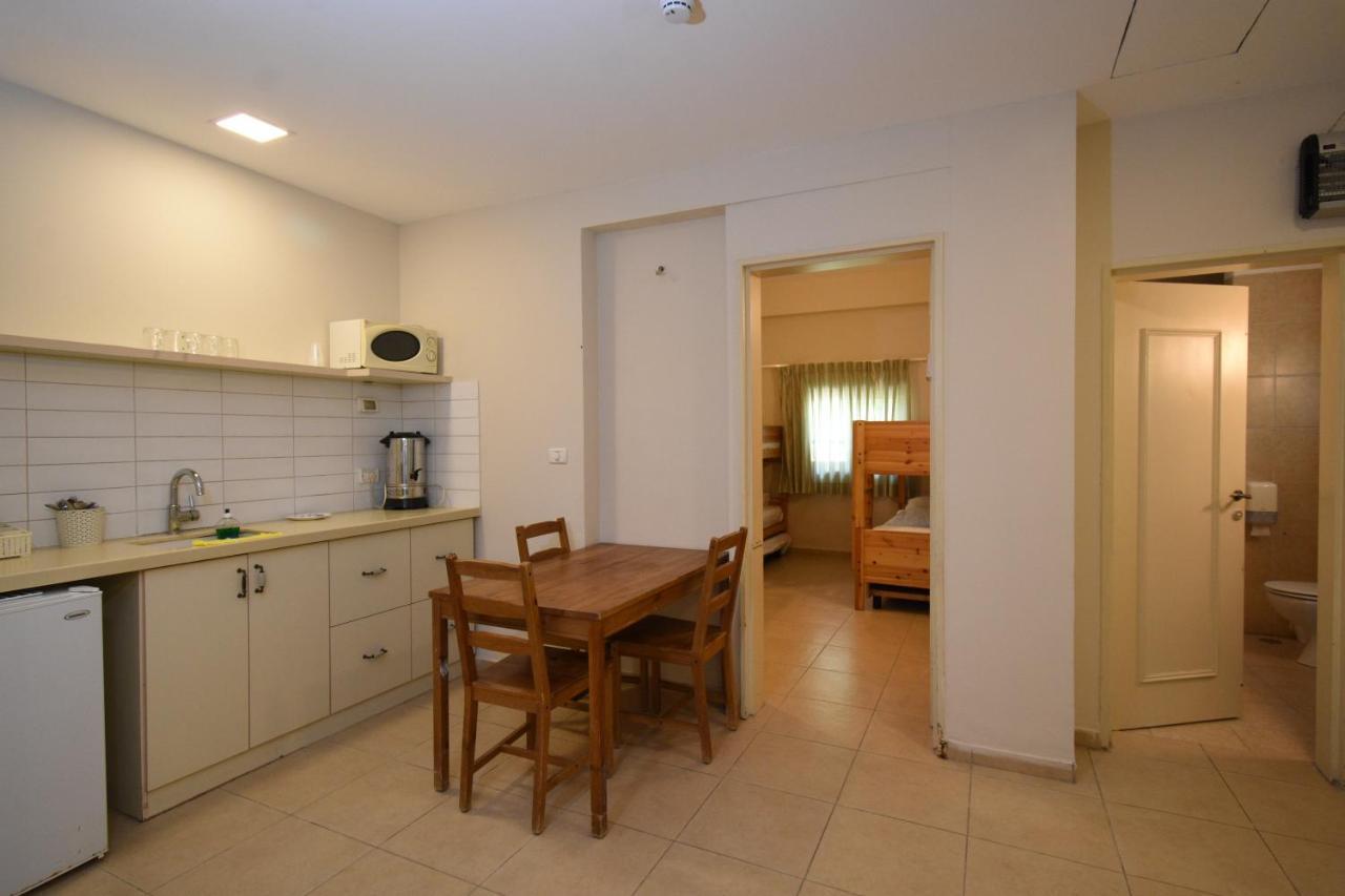 Kibbutz Tiratzvi - Country Lodging Tirat Ẕevi Kültér fotó