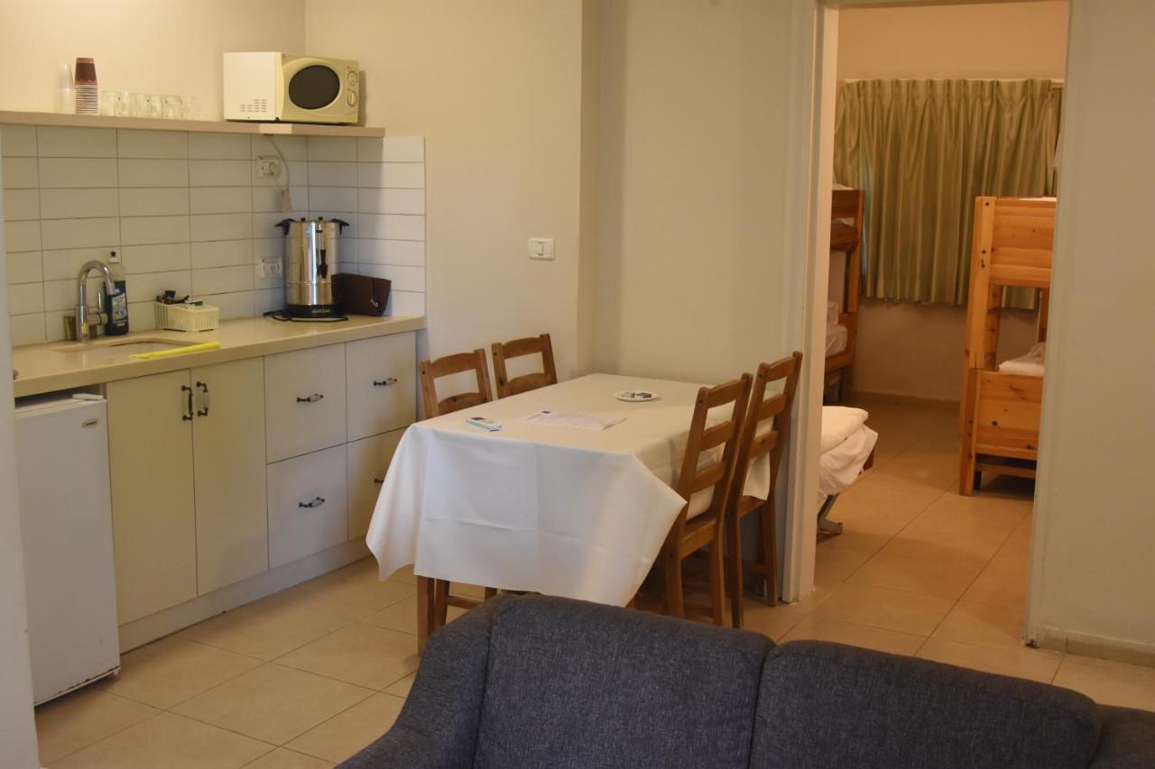 Kibbutz Tiratzvi - Country Lodging Tirat Ẕevi Kültér fotó