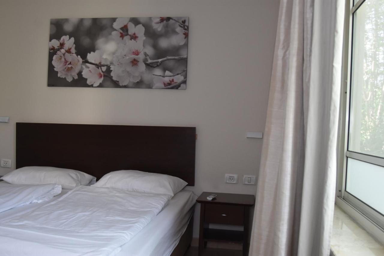 Kibbutz Tiratzvi - Country Lodging Tirat Ẕevi Kültér fotó