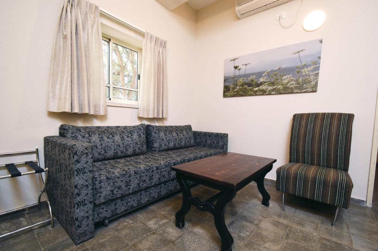 Kibbutz Tiratzvi - Country Lodging Tirat Ẕevi Kültér fotó