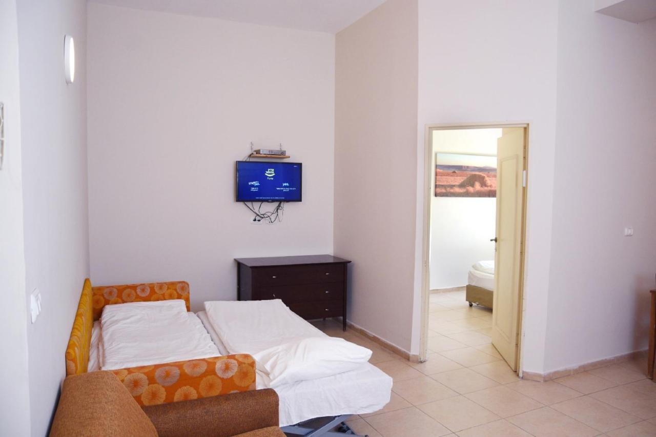 Kibbutz Tiratzvi - Country Lodging Tirat Ẕevi Kültér fotó
