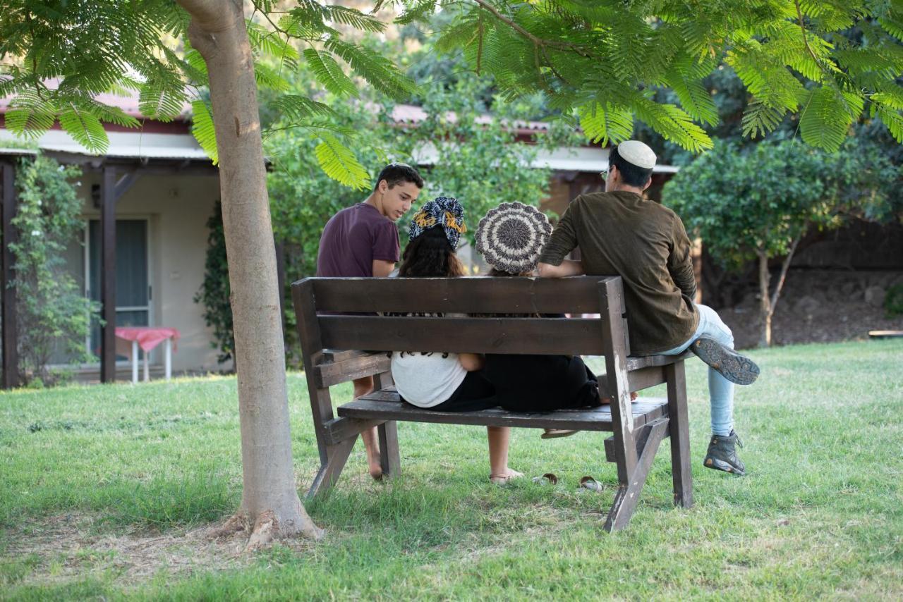 Kibbutz Tiratzvi - Country Lodging Tirat Ẕevi Kültér fotó