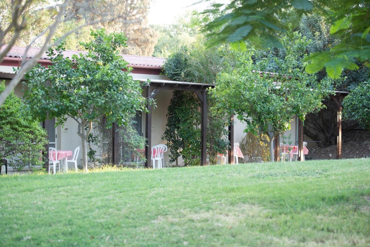 Kibbutz Tiratzvi - Country Lodging Tirat Ẕevi Kültér fotó