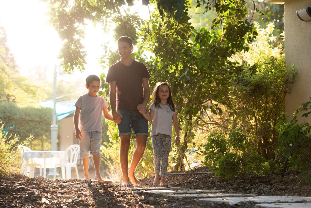 Kibbutz Tiratzvi - Country Lodging Tirat Ẕevi Kültér fotó