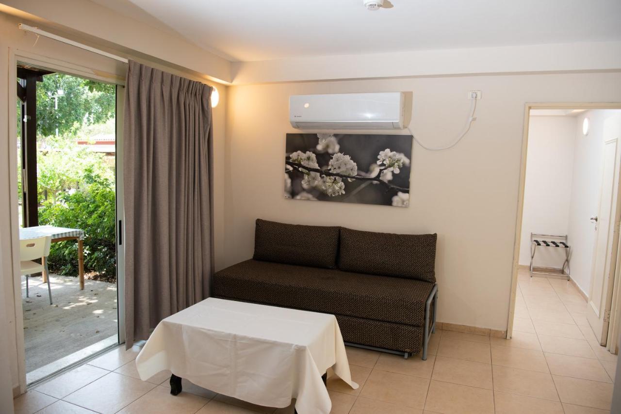 Kibbutz Tiratzvi - Country Lodging Tirat Ẕevi Kültér fotó