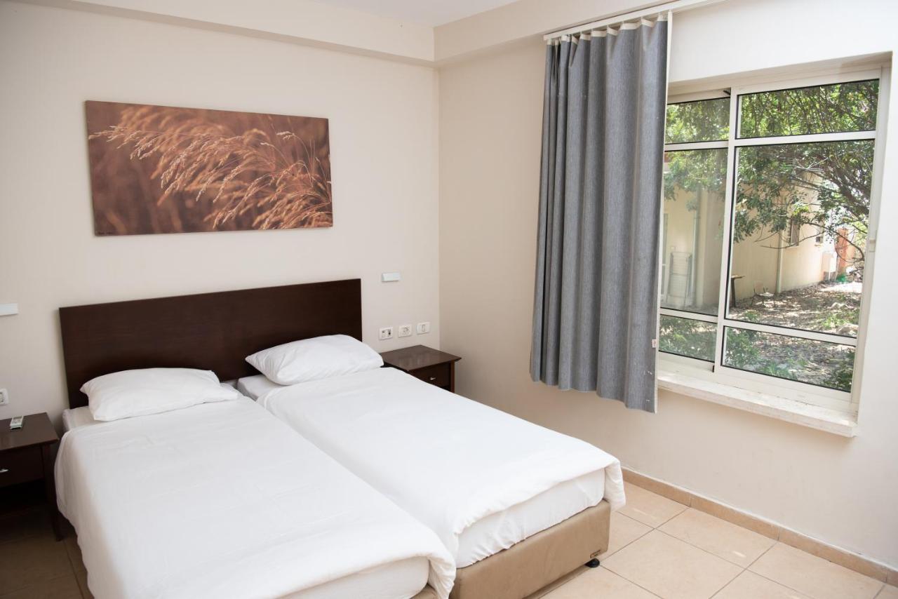 Kibbutz Tiratzvi - Country Lodging Tirat Ẕevi Kültér fotó