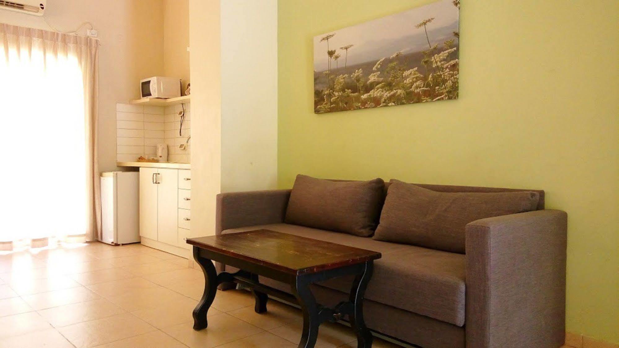 Kibbutz Tiratzvi - Country Lodging Tirat Ẕevi Kültér fotó