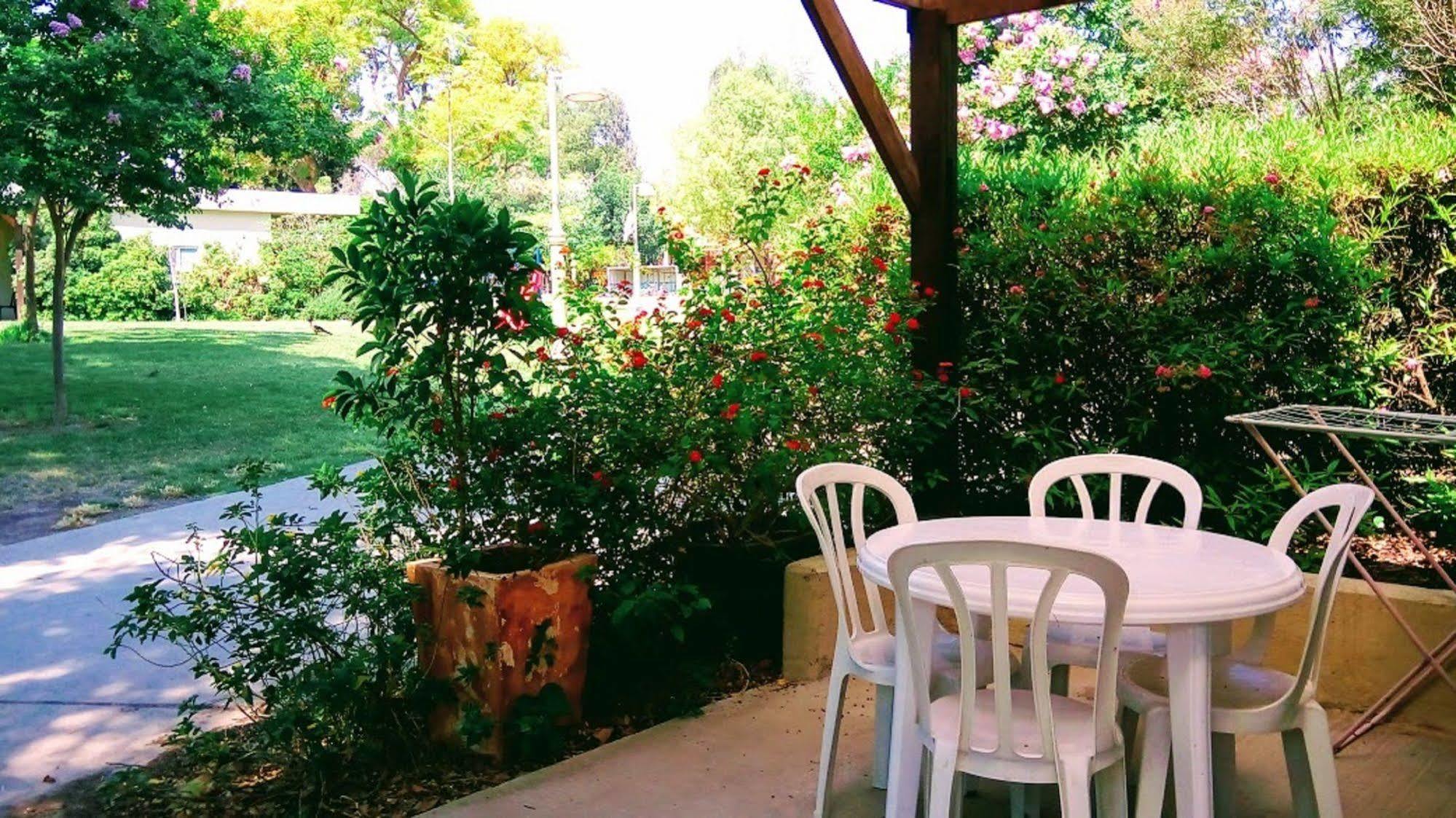 Kibbutz Tiratzvi - Country Lodging Tirat Ẕevi Kültér fotó